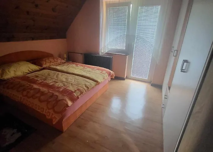 Maretc Nastanitev v družini